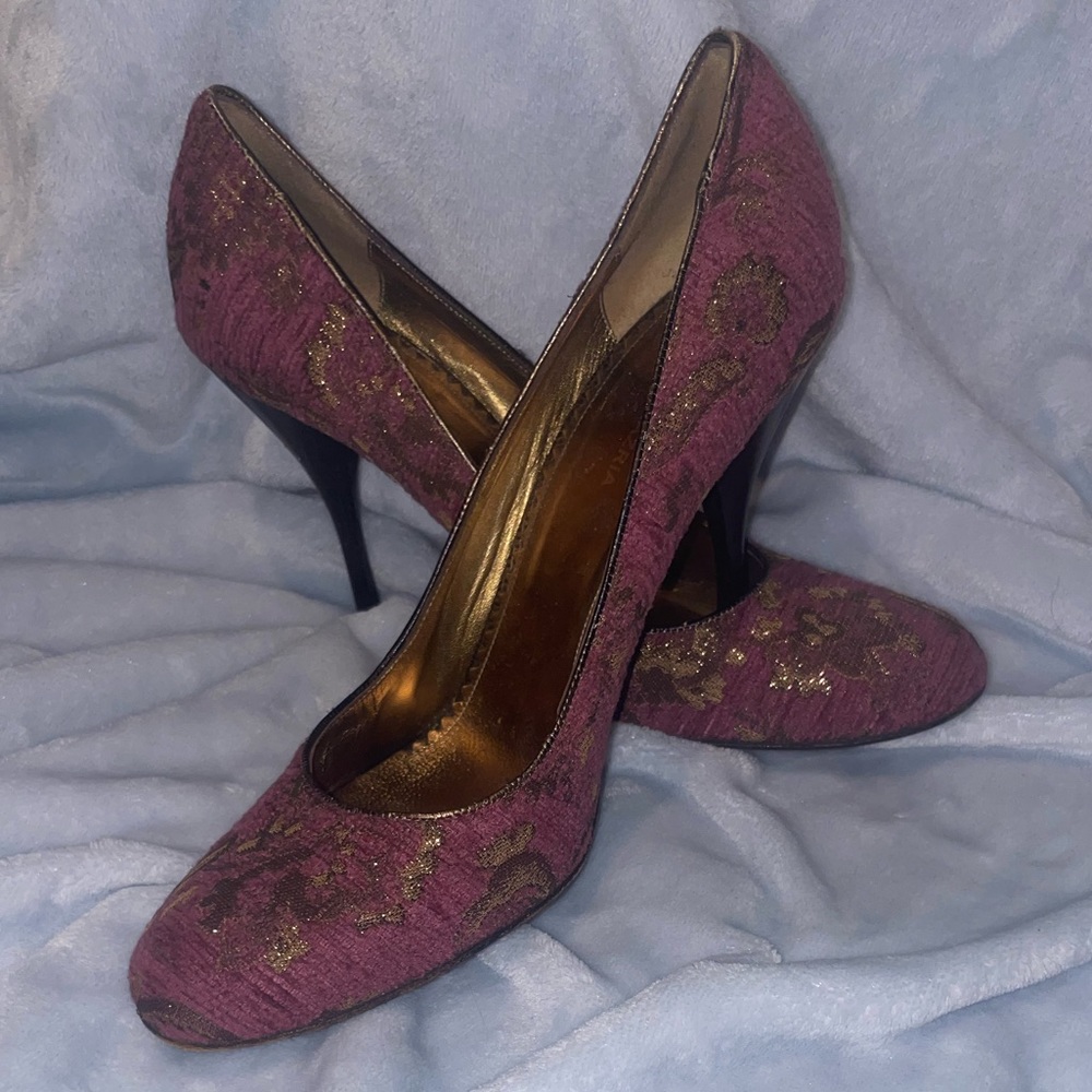 BCBG High Heel Pump 🩷💛